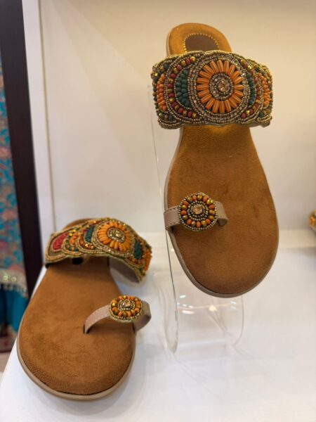 Ethnic Roe-ring Sandals